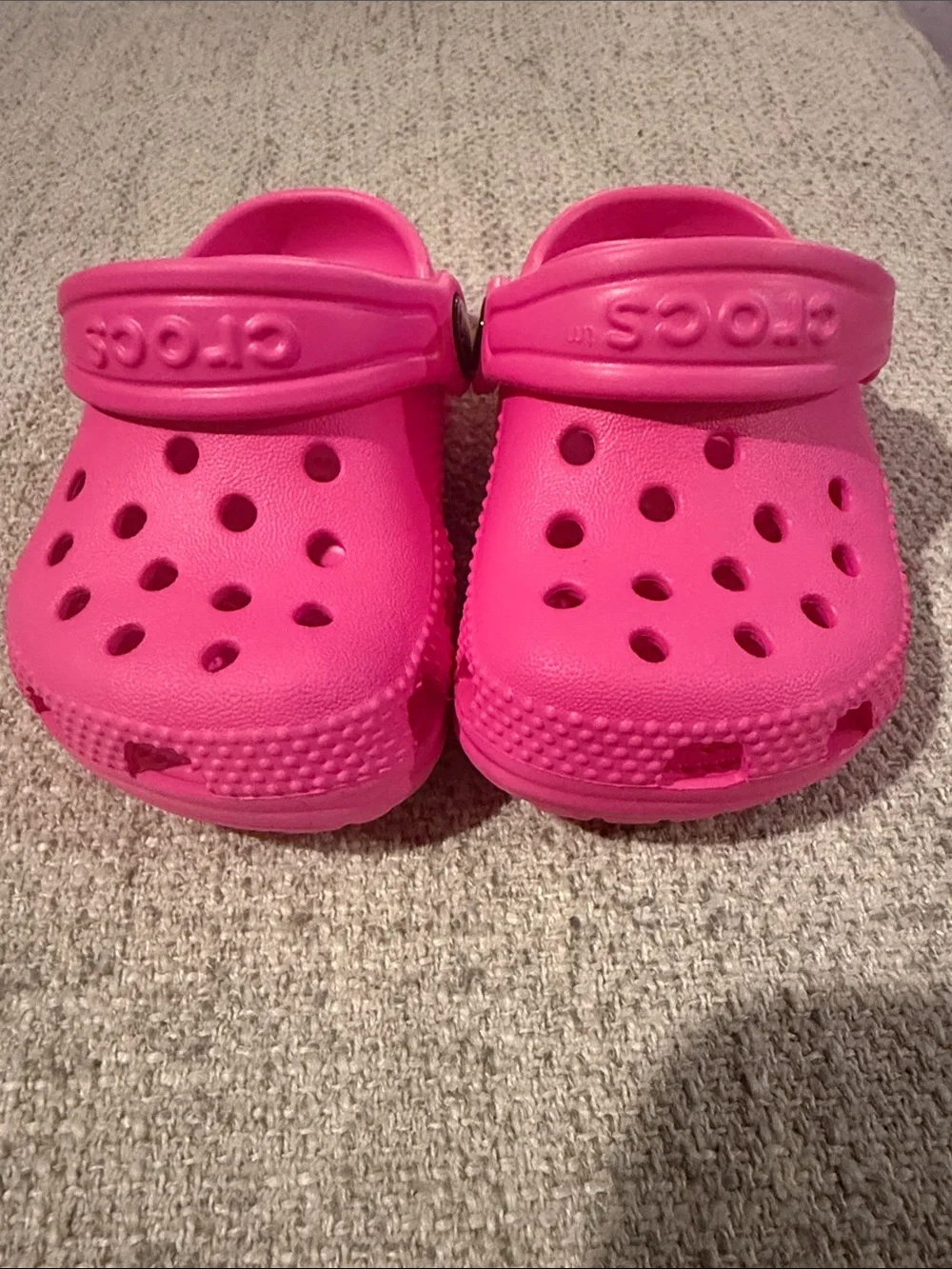 CROCS baby Classic Clog in Hot Pink size 2/3